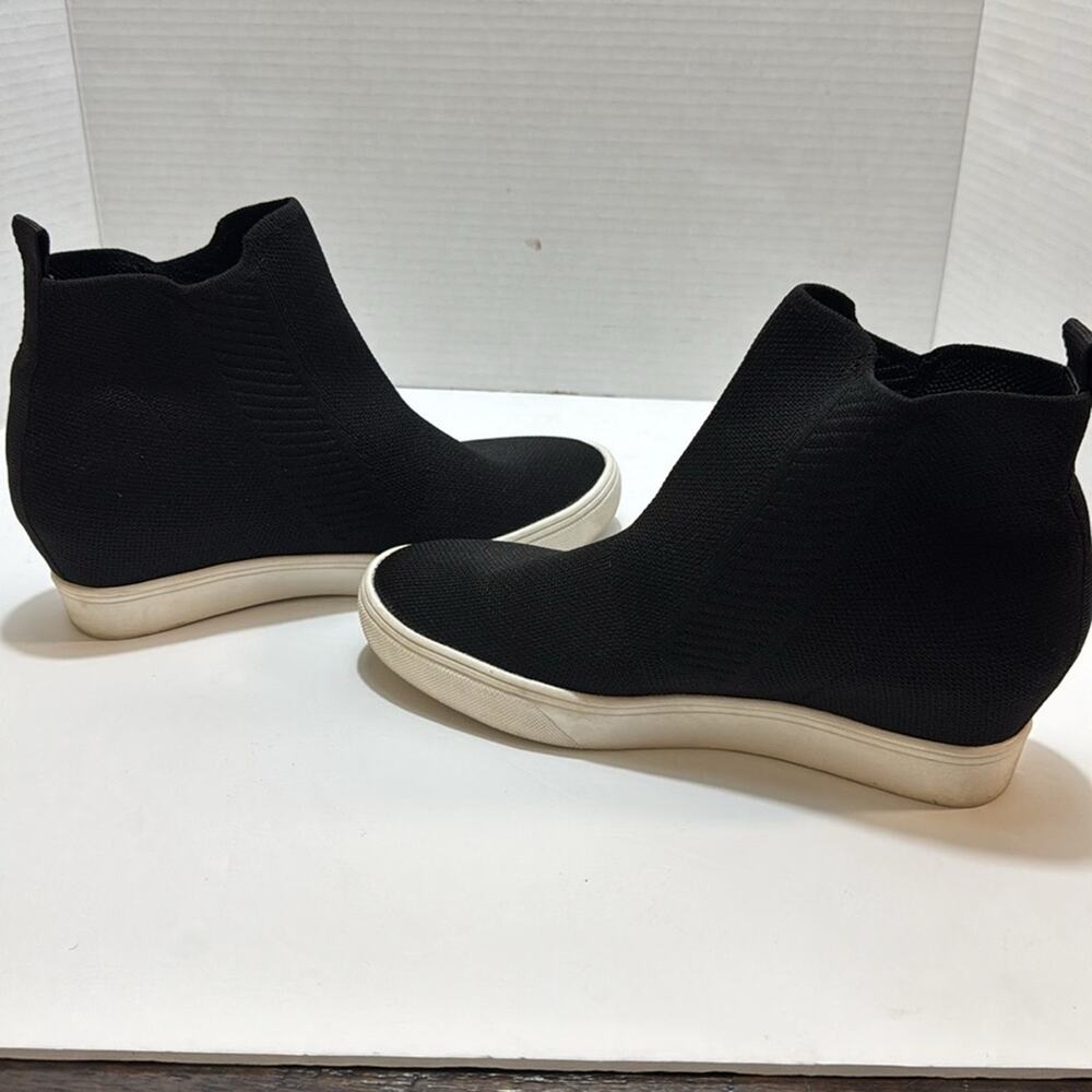 MIA cloth stretchy booties size 8‎